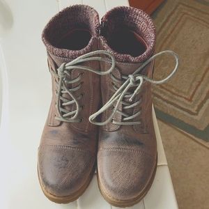 Women's boots, Hot Tomato, size 8M, grey